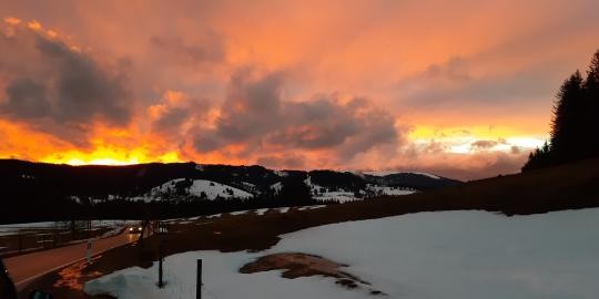 16 Blick Raitenbucher Höhe aus in Richtung Feldberg  Winter Sonnenuntergang