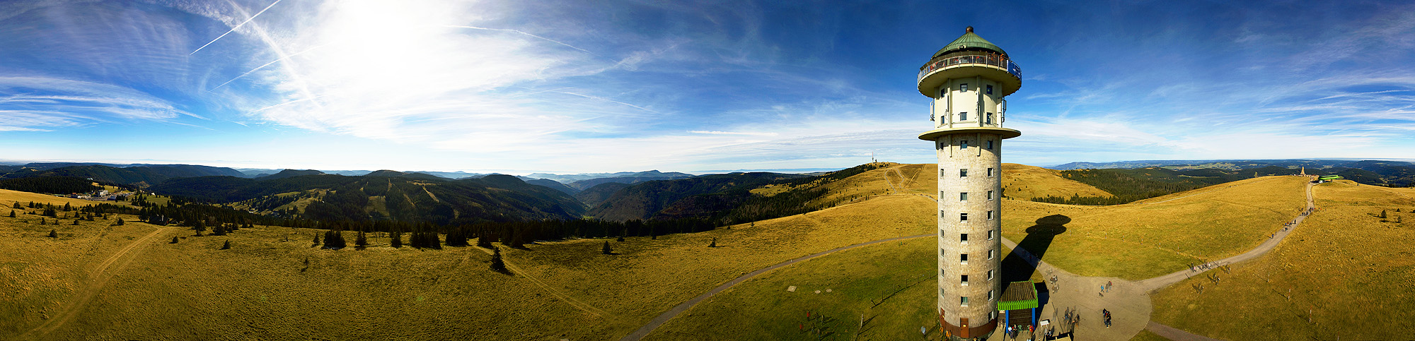 Blick auf die Gemeinde Feldberg und den Kirchturm